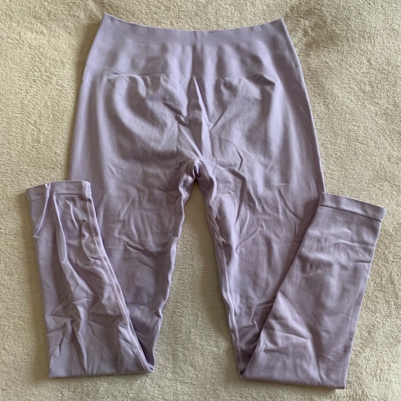 Alphalete amplify leggings! Size XL and light purple colour - Picture 4 of 6